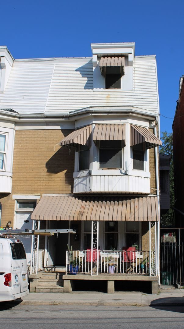 Building Photo - Second-Floor Apartment Accepting Housing Vouchers - MOVE IN SPECIAL