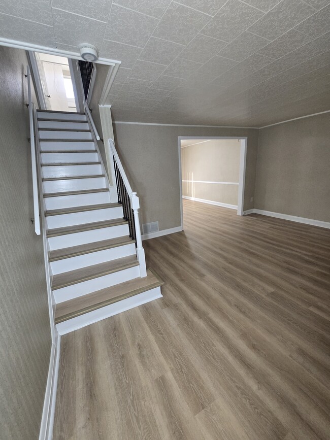 Photo - 1926 Guy Way