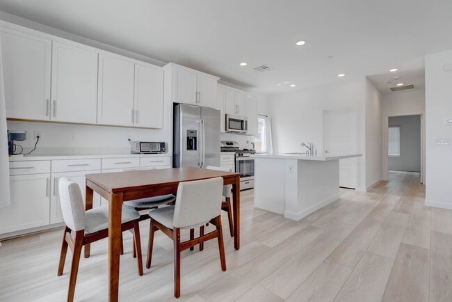 Photo - 904 Kings Clf Ln