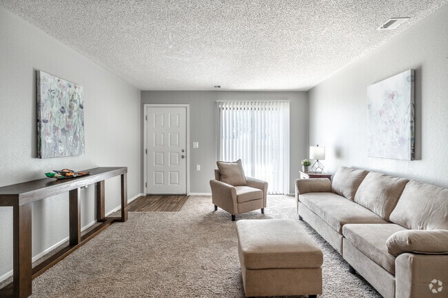 2BR, 1.5BA - 920SF - Family Room