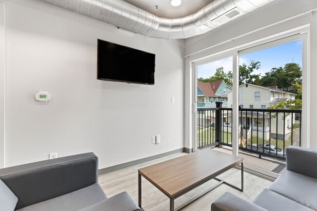 Photo - 110 College Ave