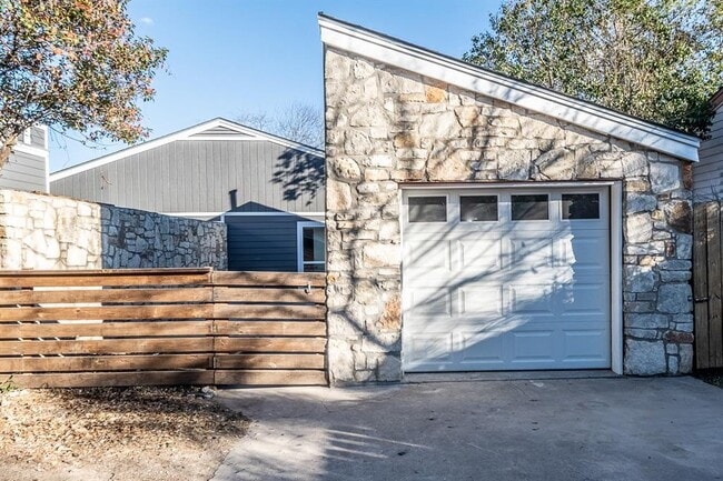 Photo - 916 Sirocco Dr