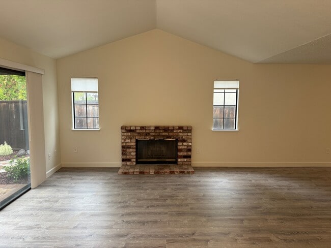 Photo - 60 Boulder Creek Ct