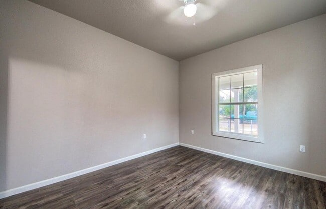 Building Photo - 330 Princeton Ave