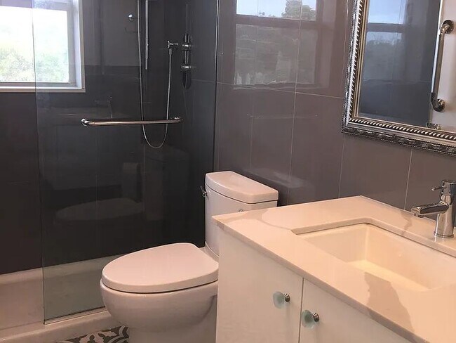 Photo - 6815 Edgewater Dr Unit 301