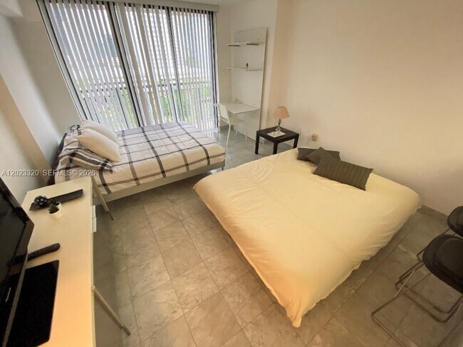 Photo - 540 Brickell Key Dr Unit 913
