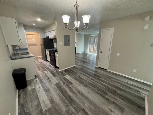 Photo - 2010 Estrada Pkwy Unit 00-102