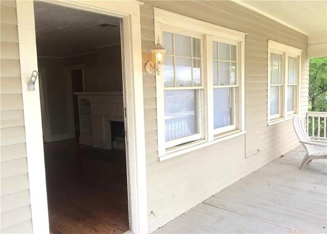 Photo - 301 NW 25th St