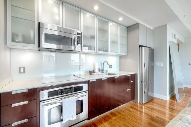 Building Photo - San Diego Downtown  Gaslamp Quarter Furnished  Studio -Available NOW! Unit #1109