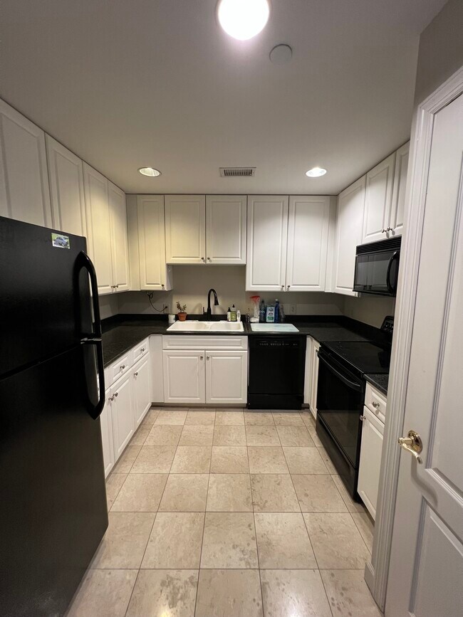 Photo - 195 14th St NE Unidad 810