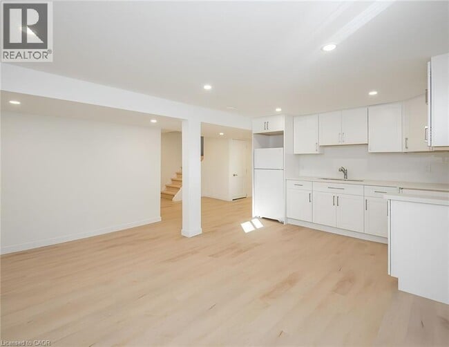 Photo - 781 9th Ave