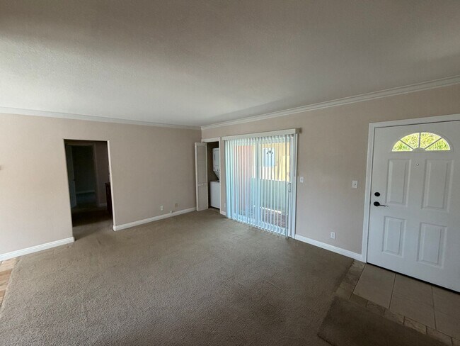 4437 Mentone St Unidad 8