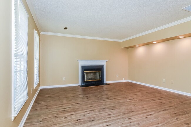 Photo - 107 Patio Ct