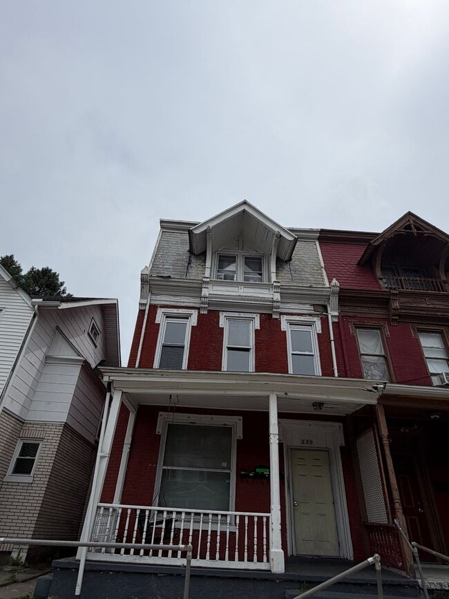 Photo - 139 N 13 St Unit Apt 2