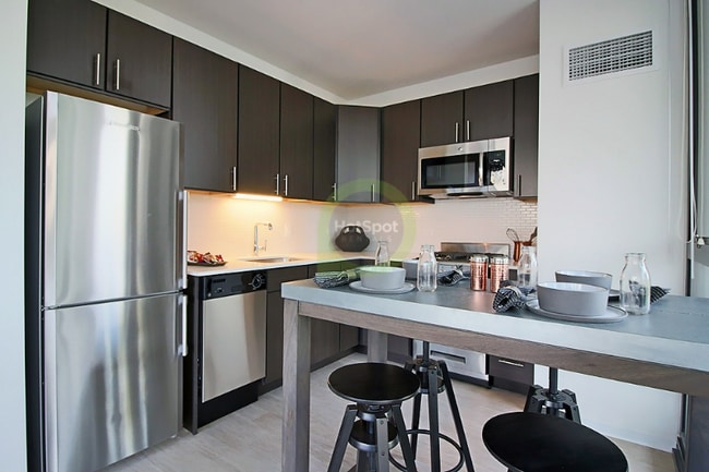 Photo - 156 W Superior St Rental