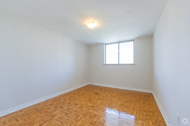 1BR, 1BA - Bedroom - 260 Wellesley St E