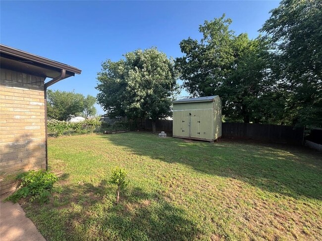 Photo - 1505 Kingston Rd