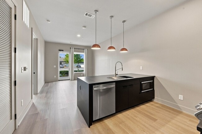 Photo - 1090 Haysboro Ave