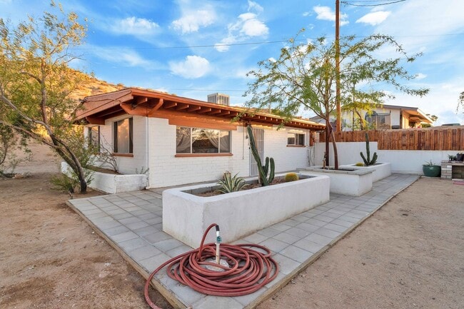 Building Photo - 73145-73129 29 Palms Hwy