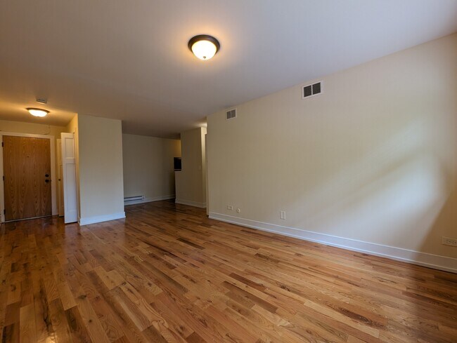 Photo - 557 W Arlington Pl Unit 3