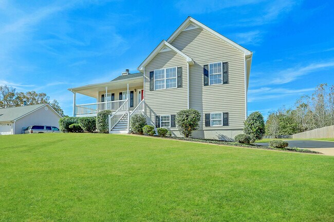 Photo - 202 Majesty Dr