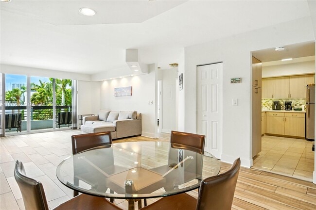 Photo - 3600 Mystic Pointe Dr Unidad 305