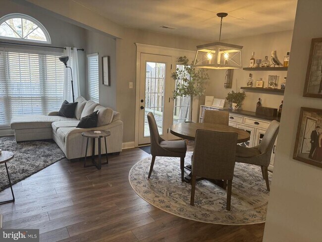 Photo - 424 Trumbull Ct