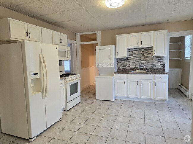 Building Photo - 302 Allen St Rental