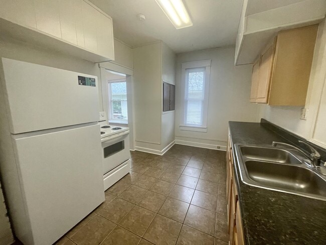 Photo - 211 E 2nd St