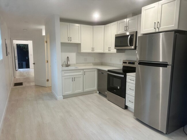Building Photo - 1015 47th St Unit D