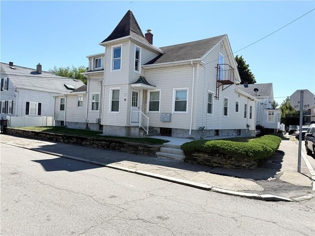 Building Photo - 93 Johnson St Unit 1R Rental