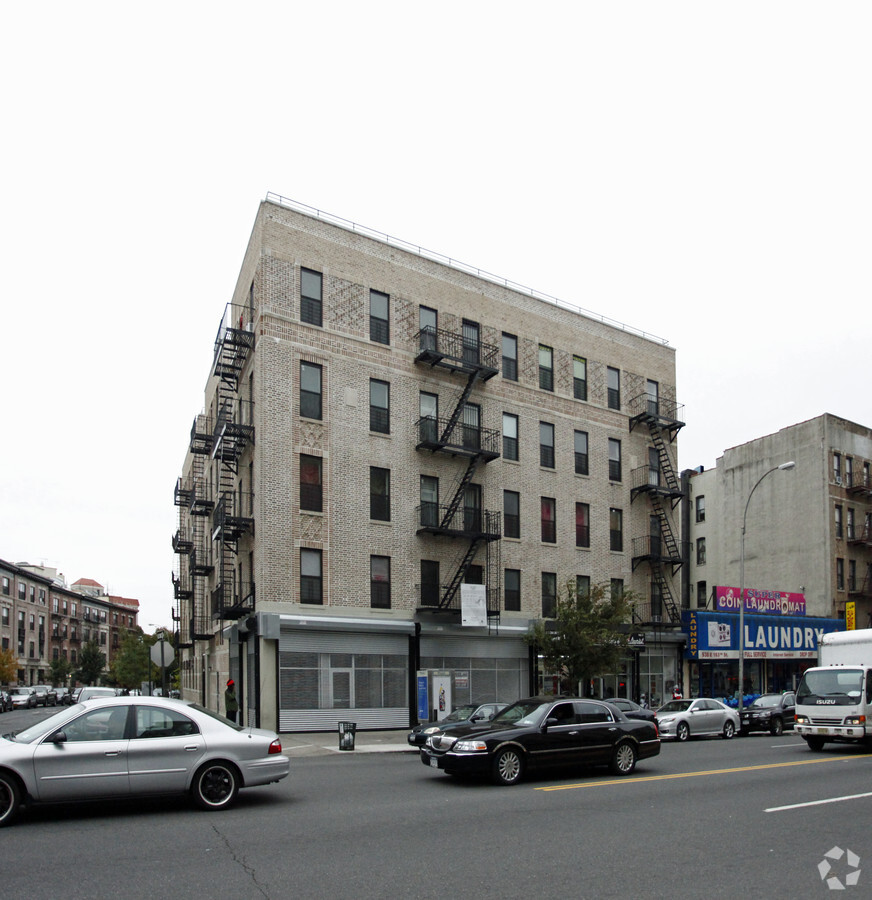 935 Kelly St - Kelly Street Restoration Apartments