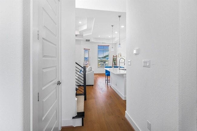 Photo - 303 Cartwheel Bend