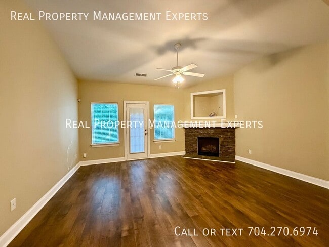 Photo - 3116 Village Glen Ln