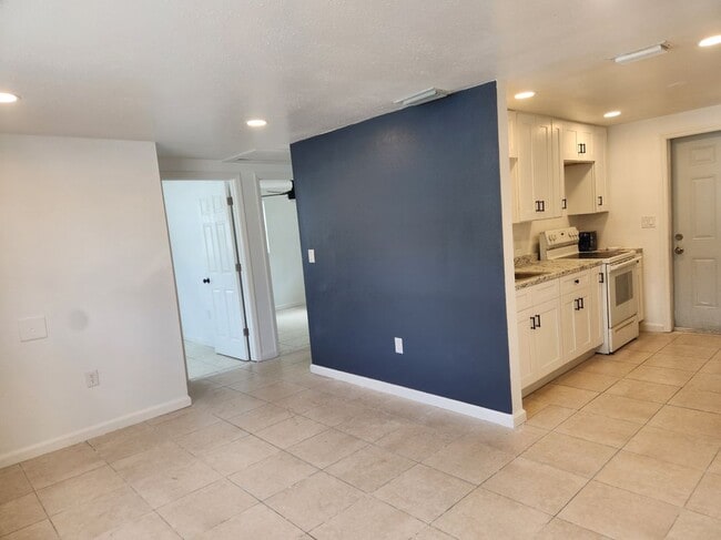 Building Photo - 1105 S Prospect Ave