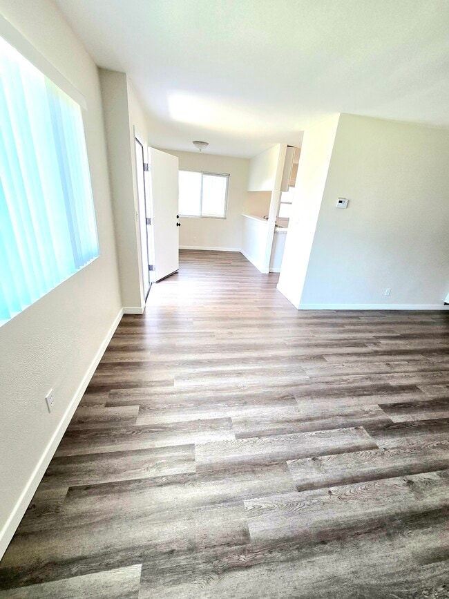 Photo - 2976 Sherwin Ave