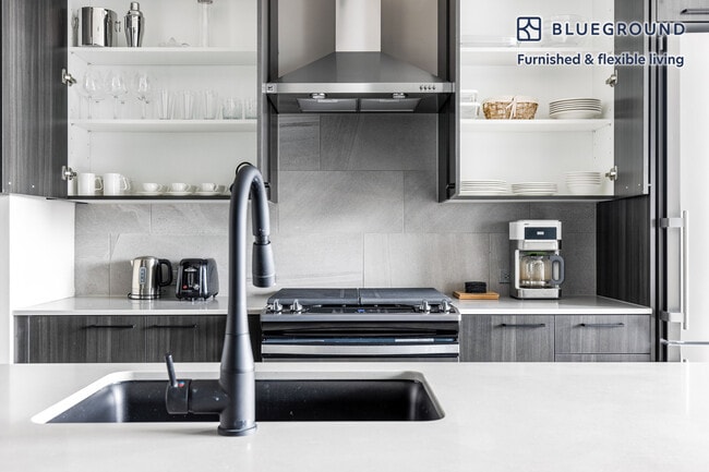 Photo - 939 W Washington Blvd Unidad FL13-ID298