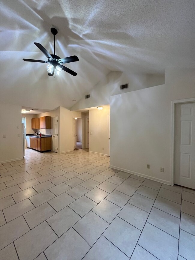 Photo - 441 AdmiralsWalk Dr Unit 1