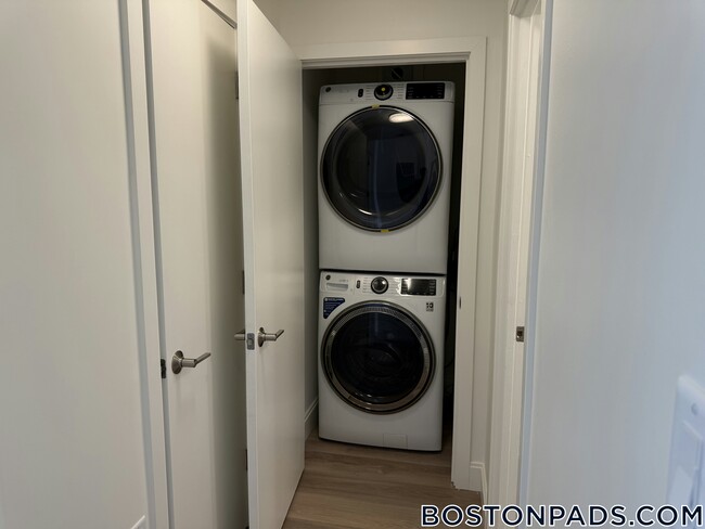 Building Photo - 1079 Commonwealth Ave