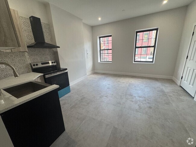 Building Photo - Real Estate Listing: Newly Renovated 2-Bed... Unit Great Natural Light Rental