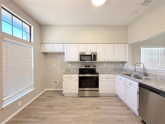 Photo - 980 Mauve Dr