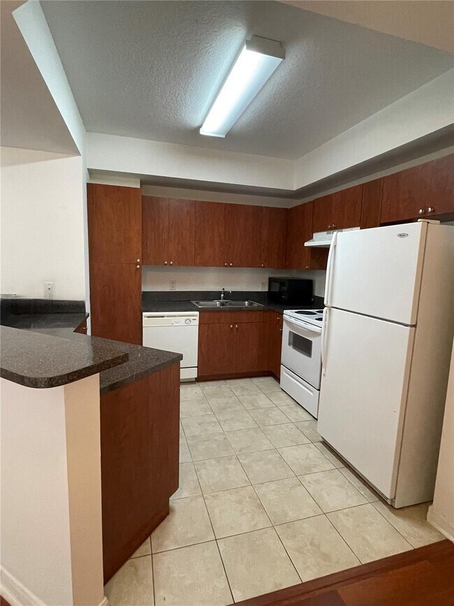Photo - 115 SW 11th St Unit 605