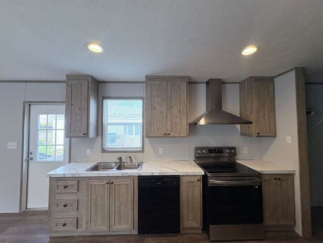 Photo - 10610 State Rte 762