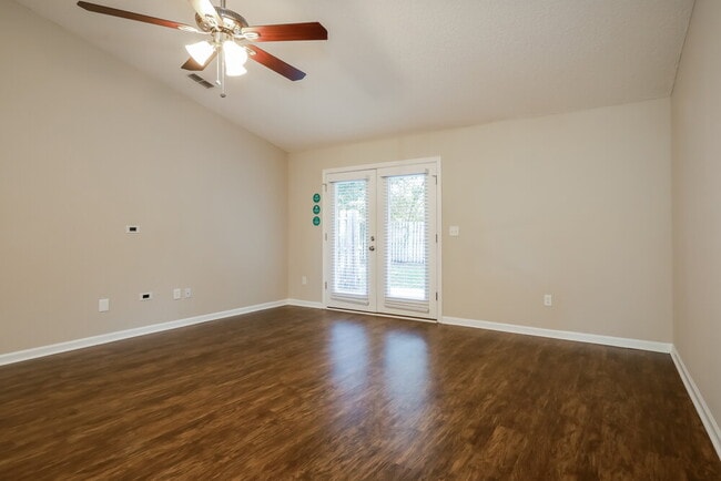 Photo - 1563 Bay Harbor Dr House