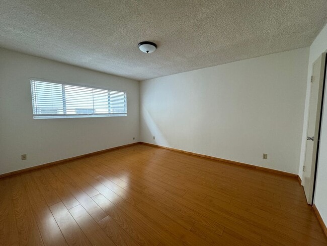 Photo - Excellent Location! Minutes from Beverly H... Unit Ogden 1135  02 ACTIVE