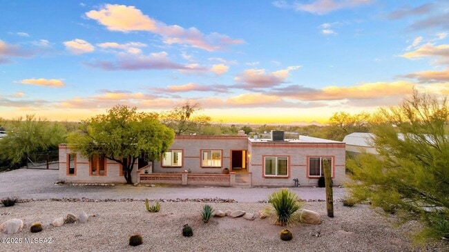 Building Photo - 3721 N Sierra Madre Dr