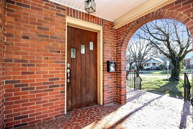 Photo - Charming 3BD/2BA Duplex in Dilworth!