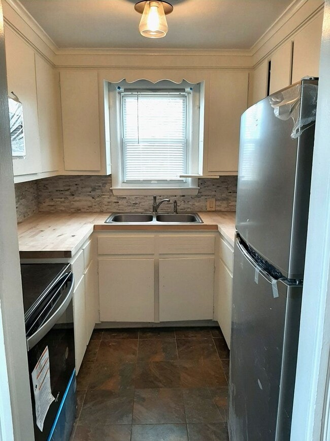 Photo - 7-9 Spring Street Unit 7 Spring 2