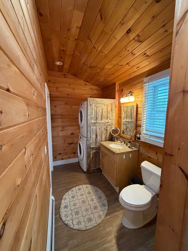302 Pine Point Rd Unit 2