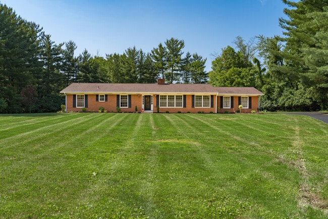 All Brick Ranch in a quiet neighborhood - 4397 Limerick Ln